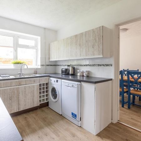 The Conifers Large Detached Home With Off Street Parking Witney Esterno foto