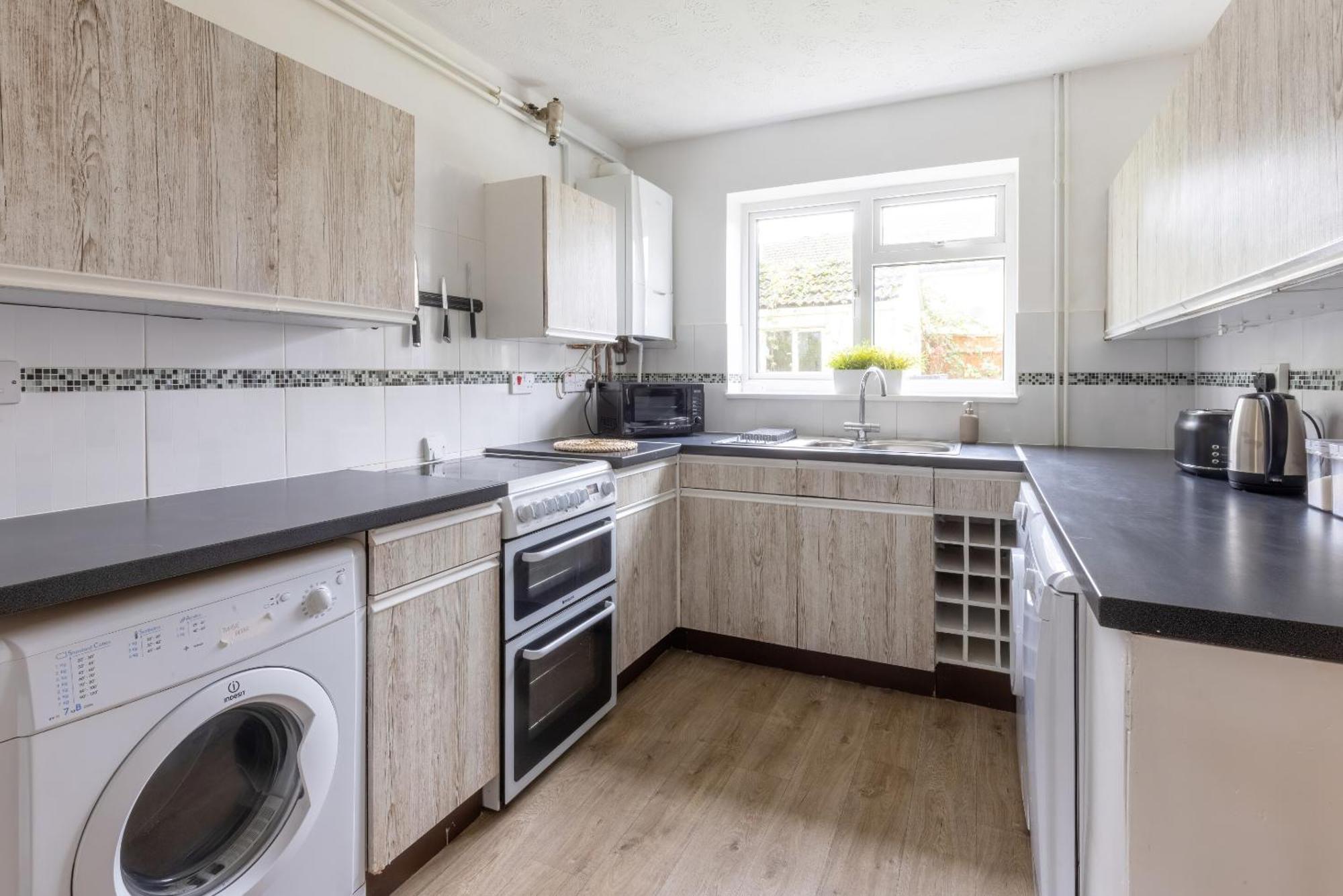 The Conifers Large Detached Home With Off Street Parking Witney Esterno foto