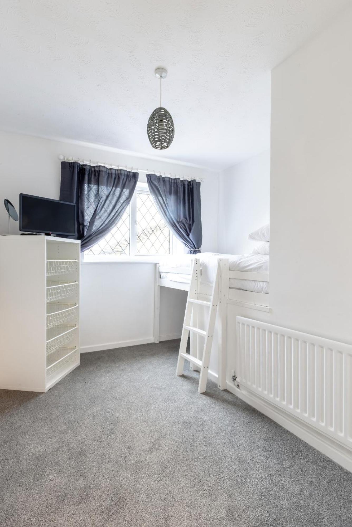 The Conifers Large Detached Home With Off Street Parking Witney Esterno foto