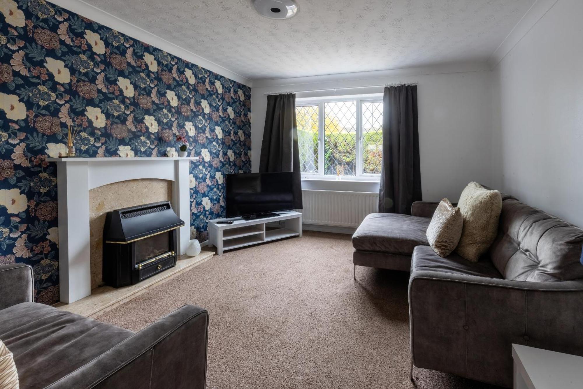 The Conifers Large Detached Home With Off Street Parking Witney Esterno foto