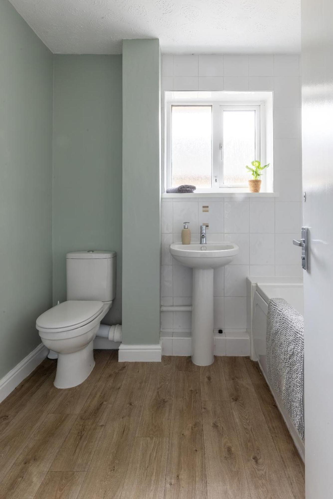 The Conifers Large Detached Home With Off Street Parking Witney Esterno foto