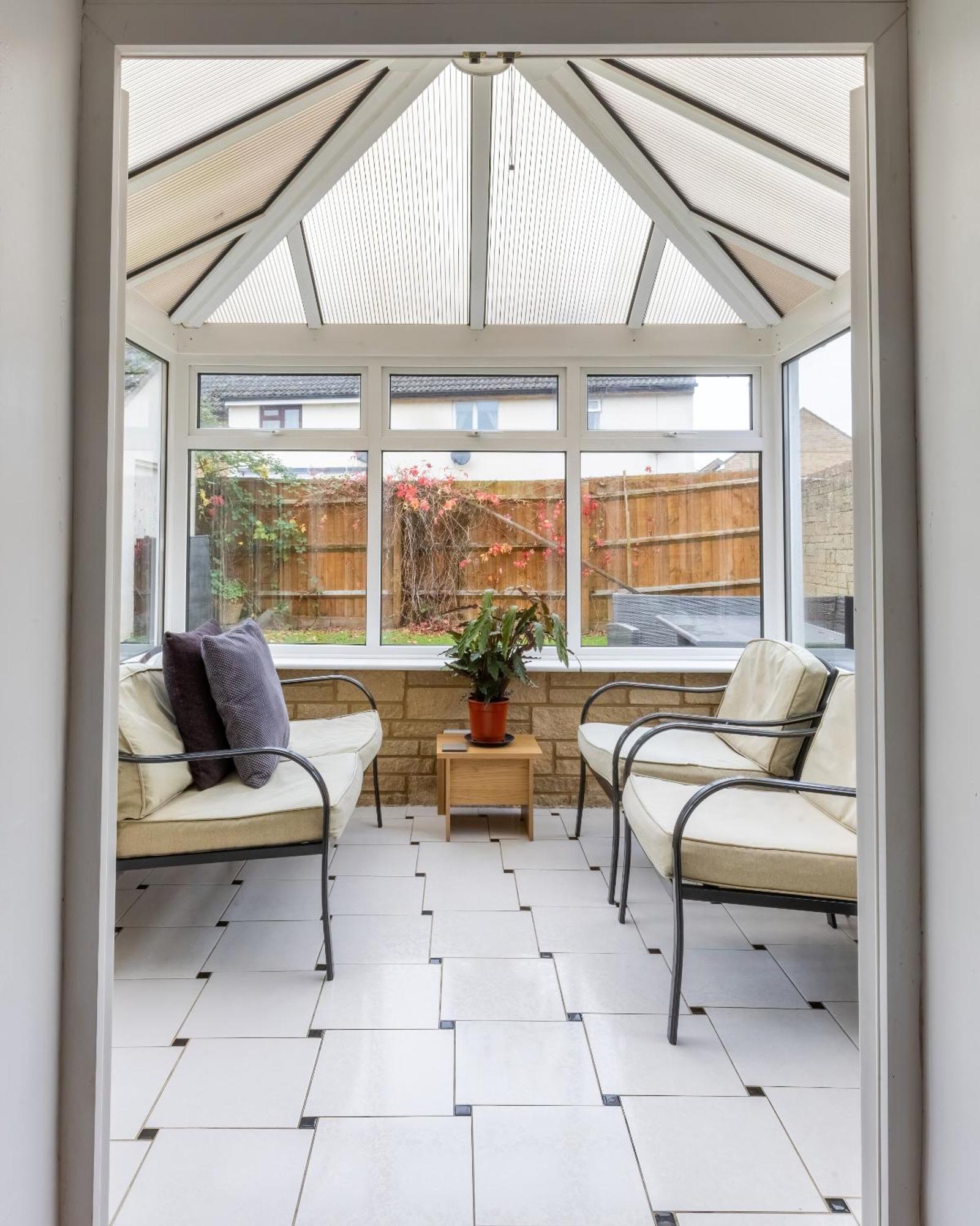 The Conifers Large Detached Home With Off Street Parking Witney Esterno foto