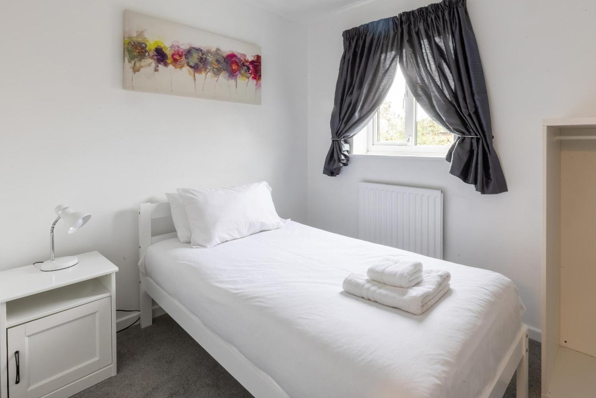 The Conifers Large Detached Home With Off Street Parking Witney Esterno foto