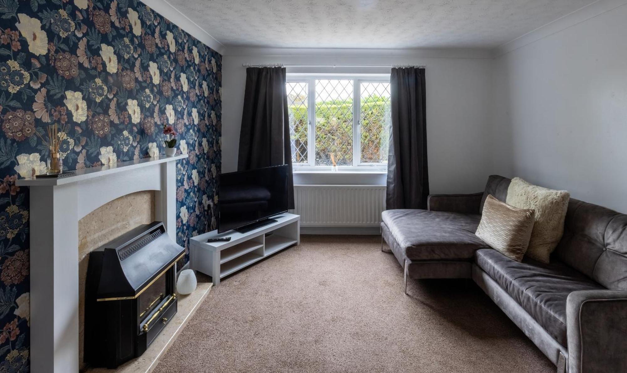 The Conifers Large Detached Home With Off Street Parking Witney Esterno foto