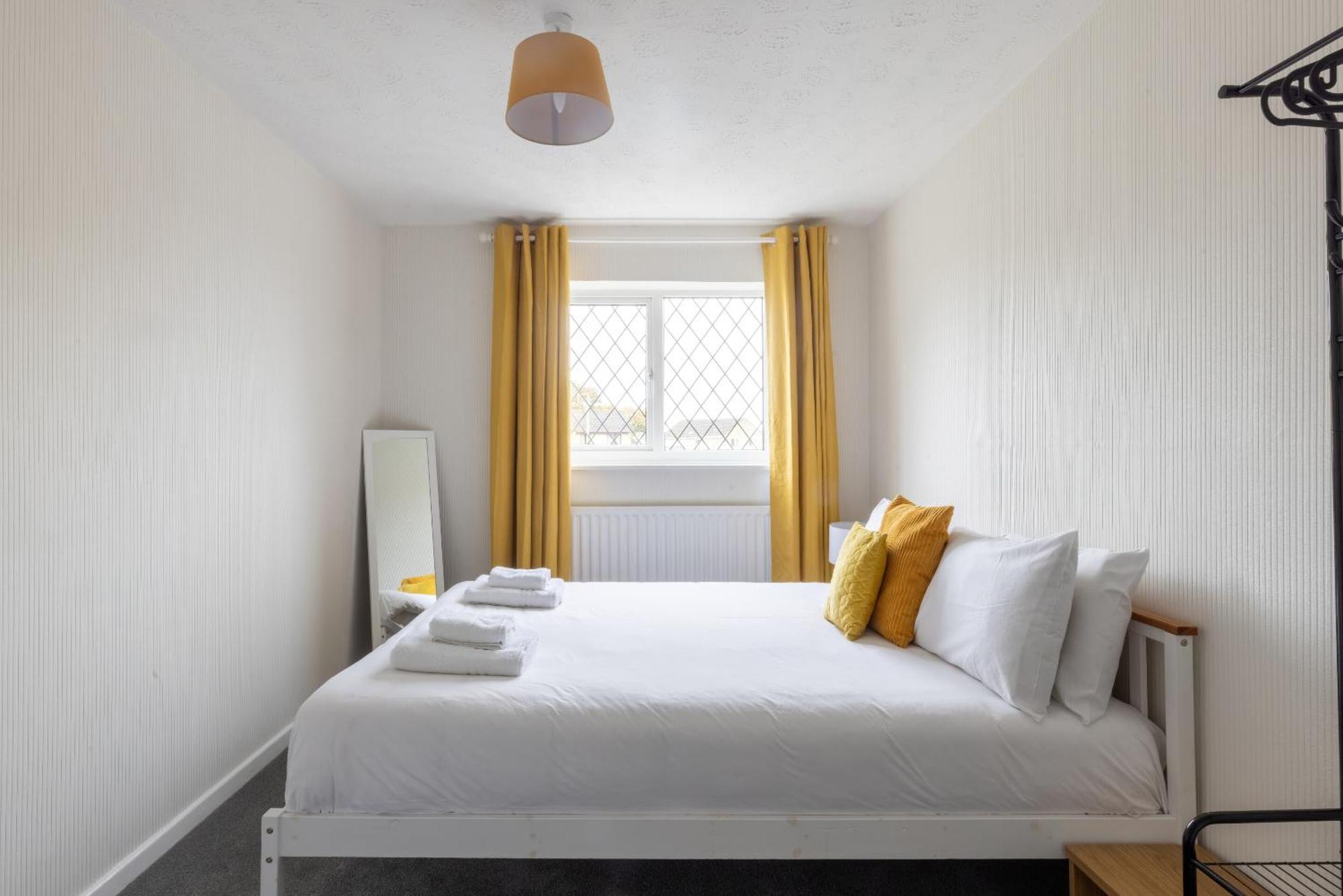 The Conifers Large Detached Home With Off Street Parking Witney Esterno foto